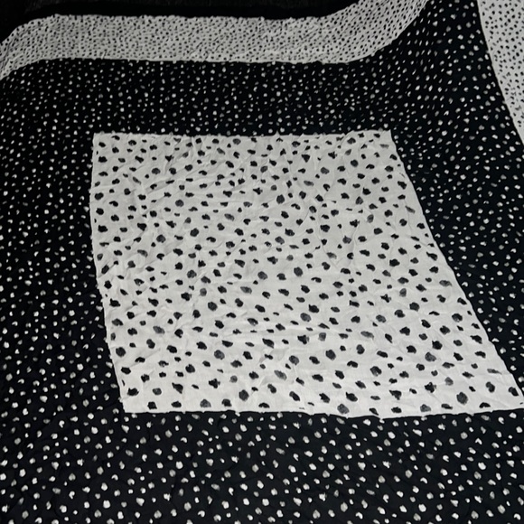 Scarf - Picture 1 of 7